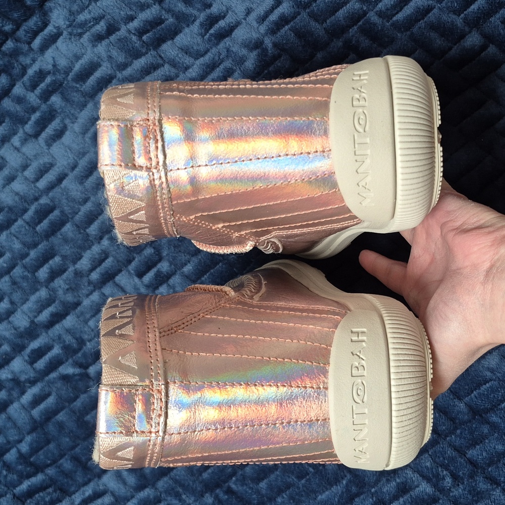 Manitobah Leather Reflections Ankle Boot Size 8 In Pink Illusion, New In Box! - Picture 8 of 16